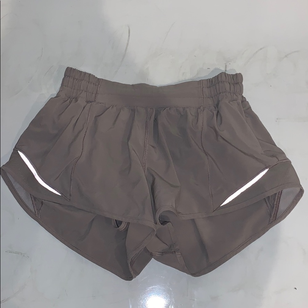 Lululemon Hotty Hot Shorts 2.5